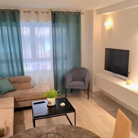 Moderno Apartamento Con Garaje Privado En El Centro De Vigo Exterior photo