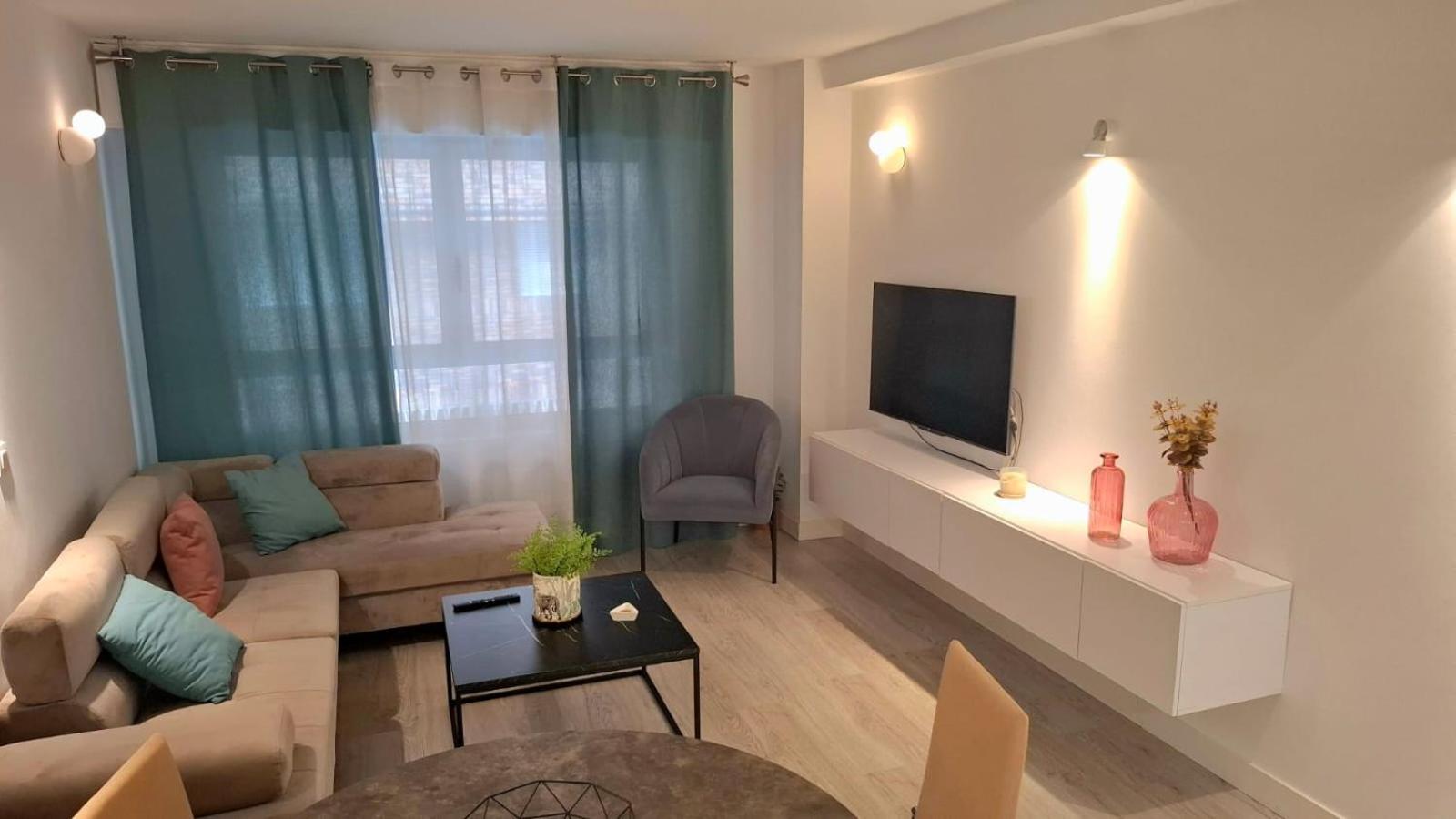 Moderno Apartamento Con Garaje Privado En El Centro De Vigo Exterior photo