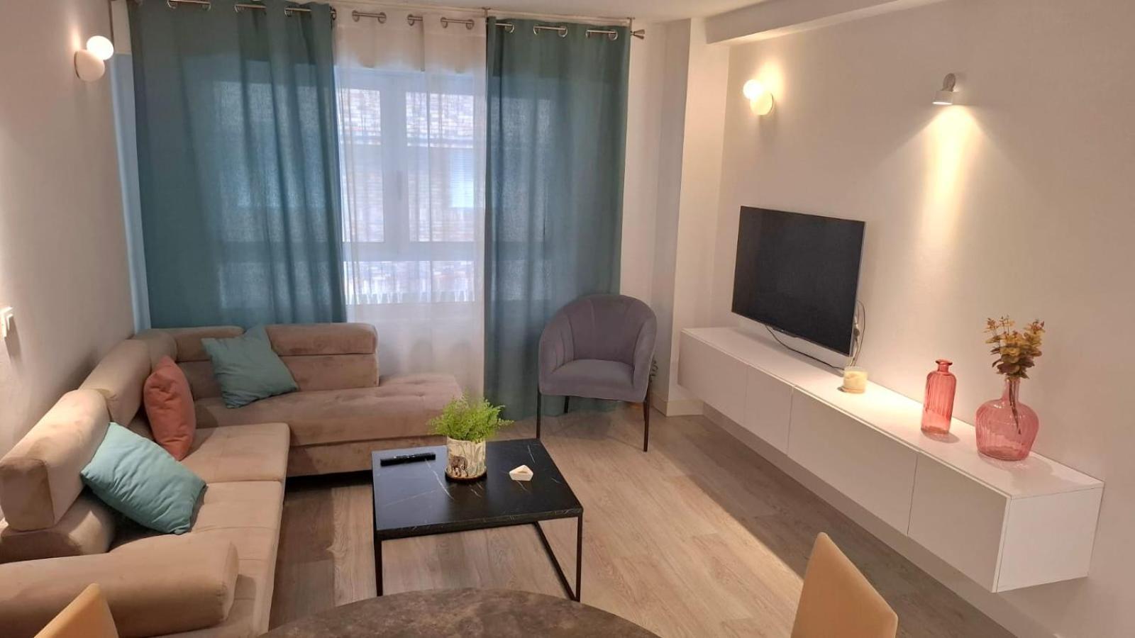 Moderno Apartamento Con Garaje Privado En El Centro De Vigo Exterior photo
