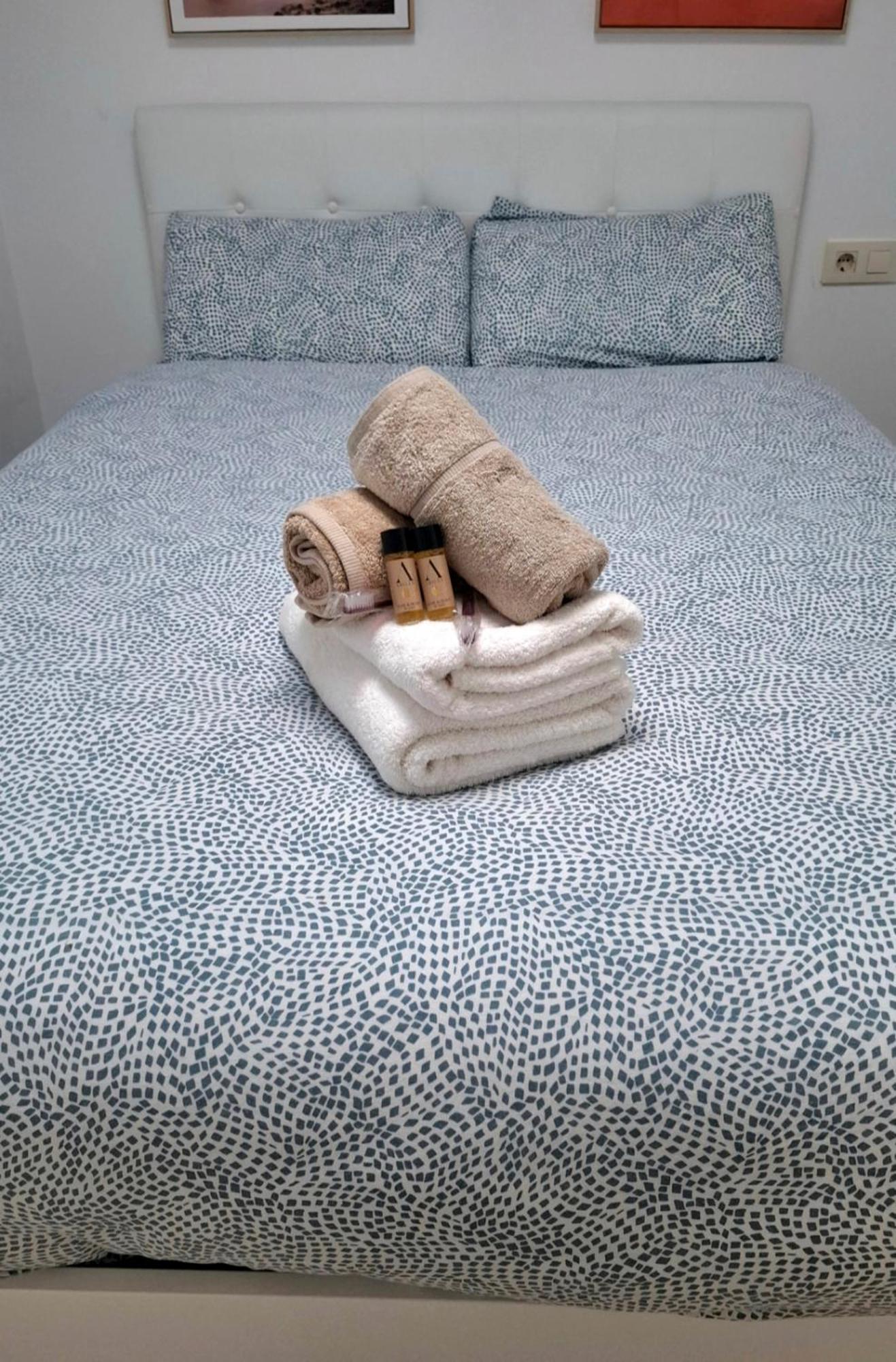 Moderno Apartamento Con Garaje Privado En El Centro De Vigo Room photo