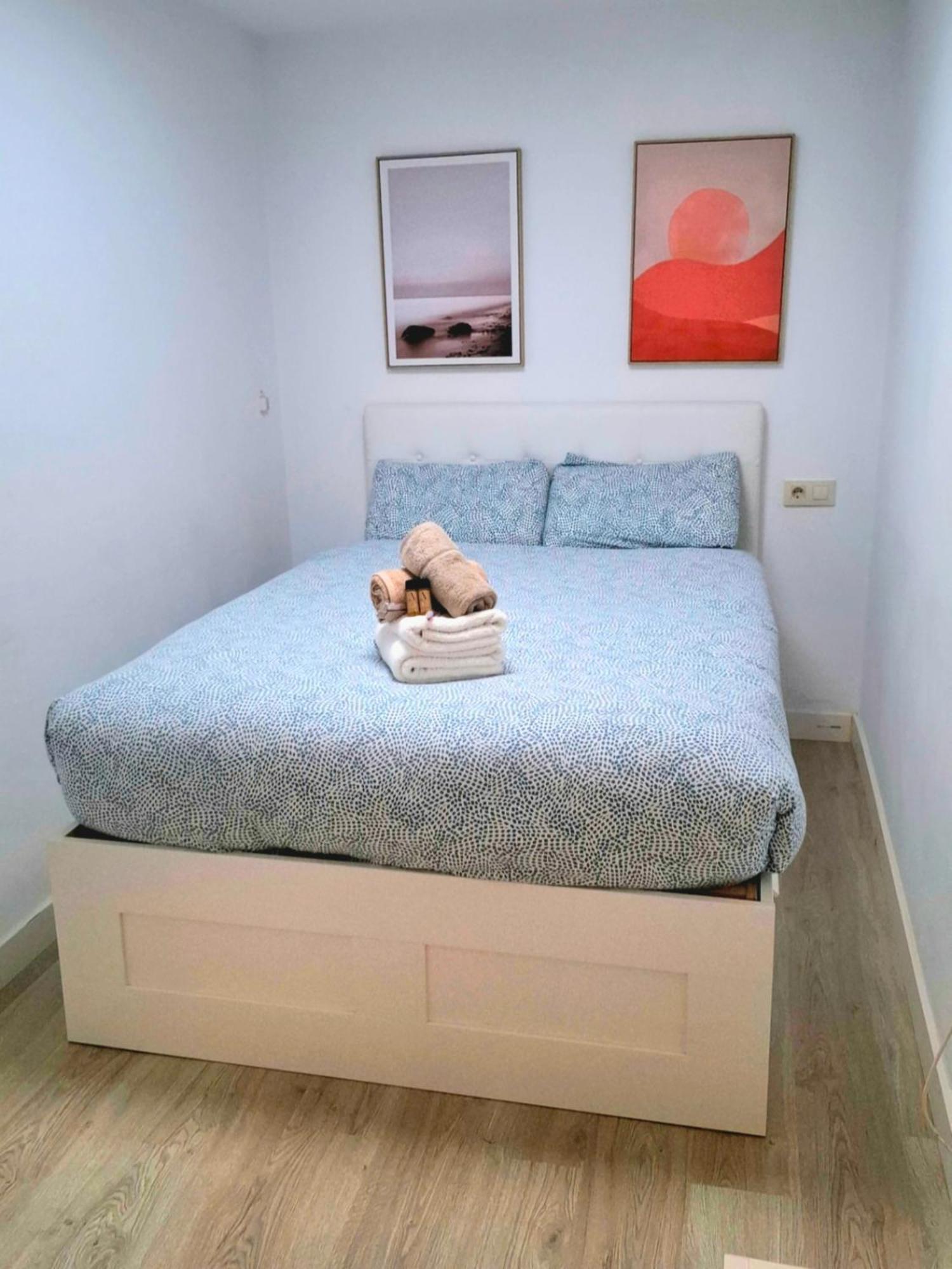 Moderno Apartamento Con Garaje Privado En El Centro De Vigo Room photo